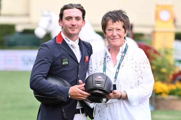 93? CSIO di Roma 2026 Jack Whitaker of Great Britain and Jack JL receive an award presented by ENI with Lelia Polini of KEP Italia during the 93rd CSIO Roma 2026 Competition No. 5 - Nations Cup Intesa Sanpaolo, a two-round competition with a height of 160 cm and prize money of 220,000 euros, on May 29, 2026, at Piazza di Siena in Rome, Italy. Rome Italy  Copyright: xDomenicoxCippitellix originalFilename:cippitelli-ita93csi260529_np4SE.jpg