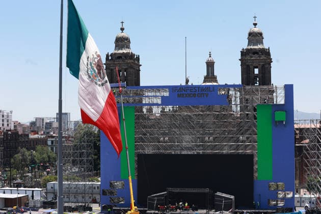 Mexico City continues its preparations to host 2026 FIFA World Cup, WM, Weltmeisterschaft, Fussball MEXICO CITY, MEXICO - MAY 29: Workers carry out preparations for the FIFA Fan Festival ahead of the FIFA World Cup 2026, at Zocalo square, in Mexico City, Mexico on May 29, 2026. Mexico City continues its preparation to host FIFA World Cup matches for the third time, having previously hosted the tournament in 1970 and 1986, as Mexico co-hosts the upcoming edition alongside the United States and Canada. Daniel Cardenas Anadolu Mexico City Mexico. Editorial use only. Please get in touch for any other usage. Copyright: x2026xAnadoluxDanielxCardenasx
