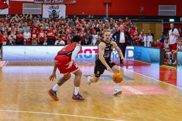Daniel Alexander Norl (Giessen 46ers, 01) Lucas Mayer (Bozic Estriche Knights Kirchheim, 08) GER, Giessen46ers vs. Bozic Estriche Knights Kirchheim, BARMER 2. Basketball Bundesliga, Playoffs Halbfinale Spiel 4, Saison 2025 2026, 29.05.2026 GER, Giessen46ers vs. Bozic Estriche Knights Kirchheim, BARMER 2. Basketball Bundesliga, Playoffs Halbfinale Spiel 4, Saison 2025 2026, 29.05.2026 Giessen Copyright: xEibner-Pressefoto NinaxSanderx EP_NSR