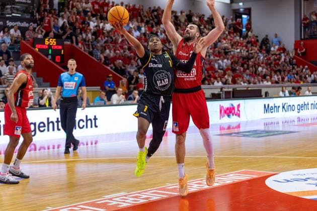 Phillip Montreal Russell (Bozic Estriche Knights Kirchheim, 01) Viktor Kovacevic (Giessen 46ers, 25) GER, Giessen46ers vs. Bozic Estriche Knights Kirchheim, BARMER 2. Basketball Bundesliga, Playoffs Halbfinale Spiel 4, Saison 2025 2026, 29.05.2026 GER, Giessen46ers vs. Bozic Estriche Knights Kirchheim, BARMER 2. Basketball Bundesliga, Playoffs Halbfinale Spiel 4, Saison 2025 2026, 29.05.2026 Giessen Copyright: xEibner-Pressefoto NinaxSanderx EP_NSR