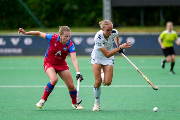 v.li.: Lena Micheel (GTHGC, 10), Lisa Nolte (DHC, 17), Zweikampf, Spielszene, Duell, duel, tackle, tackling, Dynamik, Action, Aktion, 30.05.2026, Bonn (Deutschland), Hockey, Deutsche Meisterschaft, Halbfinale, Damen, Großflottbeker THGC - Düsseldorfer HC