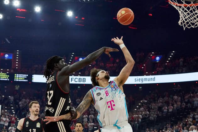 Deutsche Basketball Bundesliga (BBL), FC Bayern München Basketball vs TELEKOM BASKETS Bonn, München FC Bayern Basketball, Bonn TELEKOM BASKETS, 2026-05-30 in München (SAP Garden) KESSENS Michael (TELEKOM BASKETS Bonn Center (C) Nr6- BON6), GABRIEL Wenyen (FC Bayern München Basketball Center (C) Nr32-FCBB32) sportworld München SAP Garden Bayern Deutschland