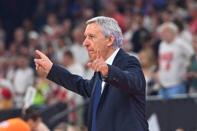 Trainer Svetislav PESIC (FCB), Gestik,gibt Anweisungen- Basketball BBL,Saison 2025 2026 ,1. Play Off Halbfinale FC Bayern Muenchen - Telekom Baskets Bonn am 30.05.2025, S A P G A R D EN