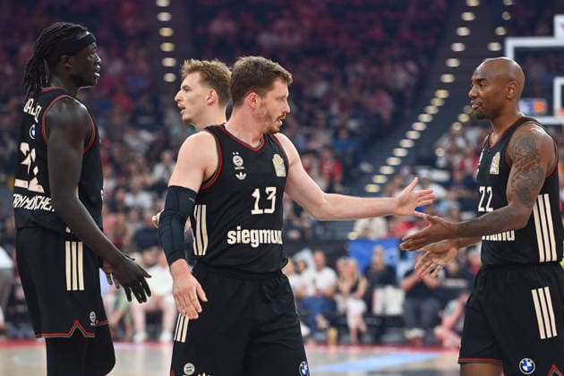 v.li:Wenyen GABRIEL (FCB), Justus HOLLATZ (FCB), Andreas OBST (FCB), Isiaha MIKE (FCB) Basketball BBL,Saison 2025 2026 ,1. Play Off Halbfinale FC Bayern Muenchen - Telekom Baskets Bonn am 30.05.2025, S A P G A R D EN