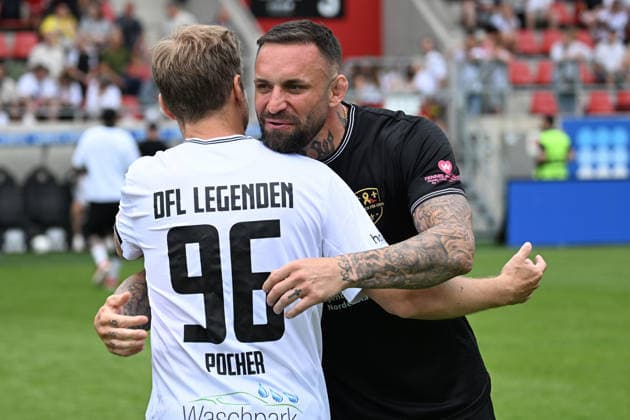 30.05.2026, xsvx, Fussball Langholz Cup 2026, v.l. Oliver Oli Pocher MMA Kämpfer Christian Eckerlin Wiesbaden