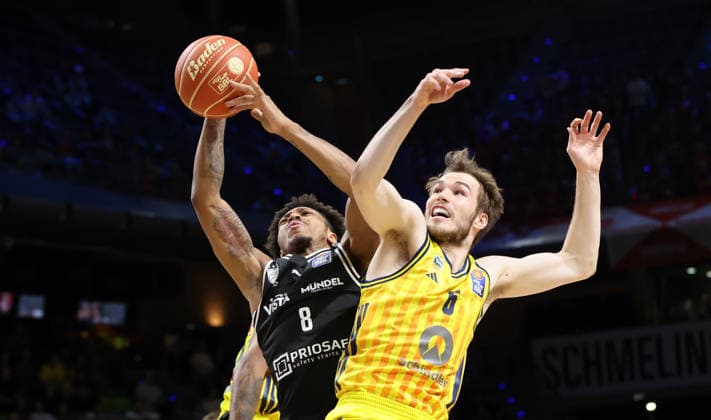 Demarcus Demonia, Malte Delow Zweikampf Spielszene Aktion Basketball BBL Bundesliga Herren Play Off Halbfinale 1.Spiel Saison 2025 2026 30.05.2026 ALBA Berlin vs BMA365 Bamberg Baskets