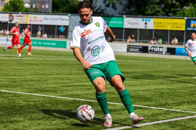 Fussball: Schweiz: Promotion League 2025 2026 - Letzter Spieltag, 30.05.2026 - SC Kriens vs. FC Bavois - Kleinfeld (Kriens, Schweiz);Rrezart Hoxha am Ball Kriens Stadion Kleinfeld Luzern Schweiz Copyright: xAmiirxAmedjouax