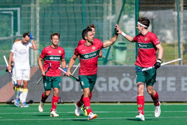 v.li.: Torschütze Kane Elliot Mark Russell (Polo, 6) und Paul Smith (Polo, 7) klatschen sich ab, Spieler vom Hamburger Polo Club, jubeln über das Tor zum 3:0, Jubel, Torjubel, Torerfolg, celebrate the goal, goal, celebration, jubelt ueber das Tor, Freuen, Freude, freut sich, optimistisch, positiv, Spielszene, Highlight, Action, Aktion, 30.05.2026, Bonn (Deutschland), Hockey, Deutsche Meisterschaft, Halbfinale, Herren, Hamburger Polo Club - Harvestehuder THC