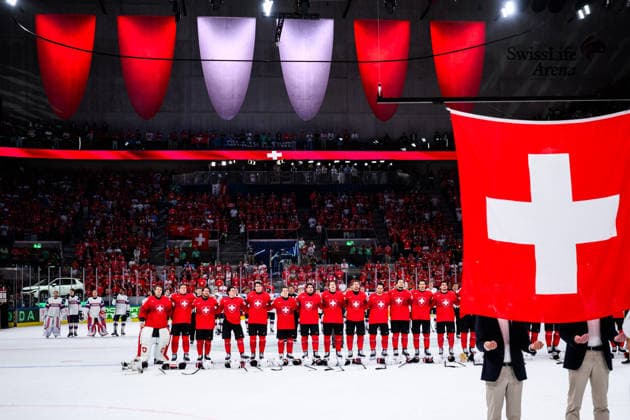 260530 Players of Switzerland during the national anthem after the 2026 IIHF Ice hockey, Eishockey World Championship, WM, Weltmeisterschaft semifinal match between Switzerland and Norway on May 30, 2026 in Zürich. Photo: Jesper Zerman BILDBYRAN kod JZ JZ0737 ishockey ice hockey ishockey-vm 2026 vm 2026 iihf world championship semifinal semifinals switzerland schweiz norge norway bbeng Copyright: JESPERxZERMAN BB260530JZ069