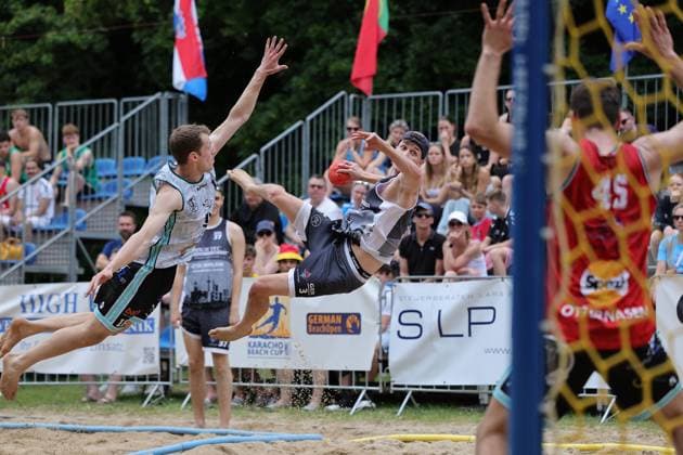Deutschland - Kelkheim - Münster - 30.05.2026 Beachhandball - Hessen - Karacho Beach Cup 2026 Die Otternasen - BHC BADG Münster v.l. Phil Ljubic (Die Otternasen), Domink Winzer Manso (BHC Beach & Da Gang), Daniel Mühleisen (Die Otternasen) Karacho Beach Cup 2026