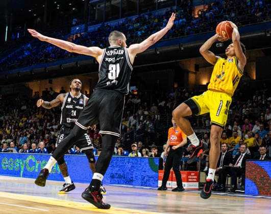 Jack Kayil (Alba Berlin, 7) mit einem Wurfversuch aus der Ecke 30.05.2026, Alba Berlin vs Bamberg Baskets, Basketball, BBL, Max-Schmeling Halle, Berlin DFL regulations prohibit any use of photographs as image sequences and or quasi-video. Copyright: HMBxMedia xFinnxWeidmann