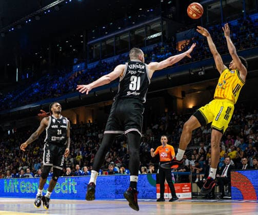 Jack Kayil (Alba Berlin, 7) mit einem Wurfversuch aus der Ecke 30.05.2026, Alba Berlin vs Bamberg Baskets, Basketball, BBL, Max-Schmeling Halle, Berlin DFL regulations prohibit any use of photographs as image sequences and or quasi-video. Copyright: HMBxMedia xFinnxWeidmann
