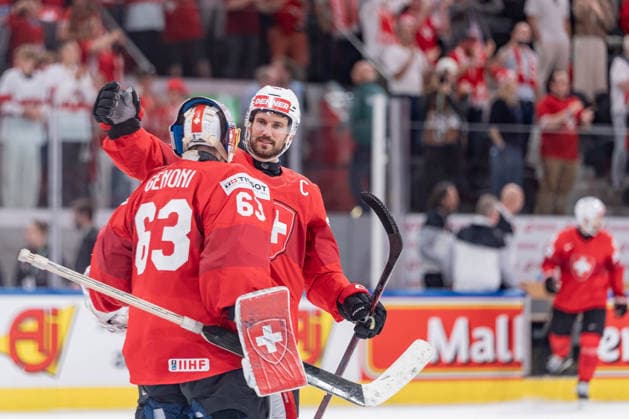 30 05 2026, Zurich, Swiss Life Arena, Ice hockey, Eishockey World Championships Semifinal: Switzerland - Norway, 63 goalkeeper Leonardo Genoni (Switzerland), 90 Roman Josi (Switzerland)feiern den Finaleinzug an der Eishockey WM 2026 Zurich Swiss Life Arena Zurich Switzerland Copyright: xJustPictures.ch StefanxEmchx jp-de-StEm-DSC0130220260530