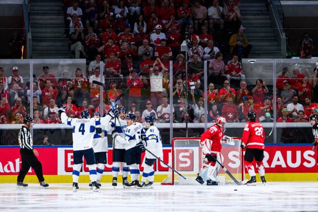 260530 Alexander Barkov and Mikael Granlund of Finland celebrates after 2-2 during the 2026 IIHF Ice hockey, Eishockey World Championship, WM, Weltmeisterschaft semifinal match between Canada and Finland on May 30, 2026 in Zürich. Photo: Jesper Zerman BILDBYRAN kod JZ JZ0738 ishockey ice hockey ishockey-vm 2026 vm 2026 iihf world championship semifinal semifinals kanada canada finland bbeng Copyright: JESPERxZERMAN BB260530JZ107