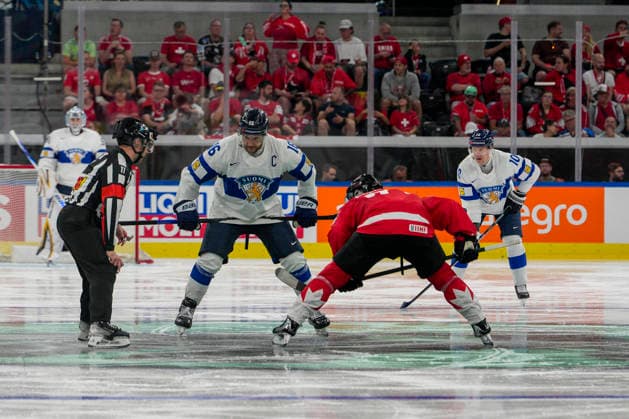 ZURICH, SWITZERLAND - MAY 30: Aleksander Barkov of Finland 2nd L) against Macklin Celebrini of Canada for the face-off during the 2026 IIHF Ice hockey, Eishockey World Championship, WM, Weltmeisterschaft Switzerland game between Canada and Finland at Swiss Life Arena on May 30, 2026 in Zurich, Zurich. Zurich Swiss Life Arena Zurich Switzerland Copyright: xJustPictures.ch JarixPestelaccix jp-en-EuSpIm-JP6_JAR_Canada_Finland_30May2026_00103