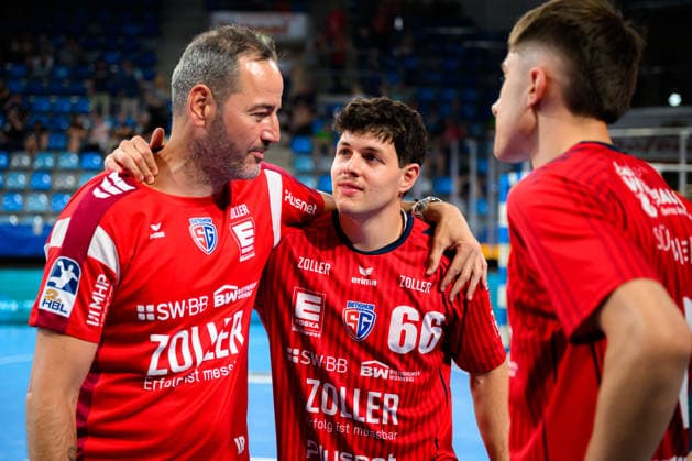 Bietigheim: HBL - 25 26 - SG BBM Bietigheim - VfL Potsdam Trainer Iker Romero (Bietigheim), Max Prantner (Bietigheim) Bietigheim-Bissingen Egetrans Arena Baden-Württemberg Deutschland