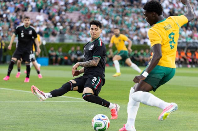 May 30, 2026, Pasadena, California, USA: Australia s Mohamed Toure (9) shoots against Mexico s Jorge Sanchez (2) during a MexTour Sendoff Match at Rose Bowl on Saturday, May 30, 2026 in Pasadena, Calif. MexTour Sendoff Match: Mexico Vs Australia  - ZUMAc68_ 20260530_zaf_c68_004 Copyright: xRingoxChiux