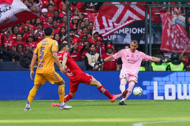 CONCACAF CHAMPIONS CUP 2026 CONCACAF CHAMPIONS CUP 2026 TOLUCA VS TIGRES UANL 30052026 TOLUCA, ESTADO DE MEXICO. Action photo of Paulinho (L) of Diablos Rojos del Toluca and Nahuel Guzman (R) of Tigres UANL, during title game of the CONCACAF Champions Cup 2026 at the Estadio Nemesio Diez of Toluca, Estado de Mexico, Mexico. Foto de accion de Paulinho (I) de Diablos Rojos del Toluca y Nahuel Guzman (D) de Tigres UANL, durante juego por el titulo de la CONCACAF Champions Cup 2026, celebrado en el Estadio Nemesio Diez de Toluca, Estado de Mexico, Mexico en contra de Tigres UANL. Photo by IMAGENSHOP AGENCIA FOTOGRAFICA TOLUCA ESTADO DE MEXICO MEXICO Copyright: xIMAGENSHOPxAGENCIAxFOTOGRAFICAx