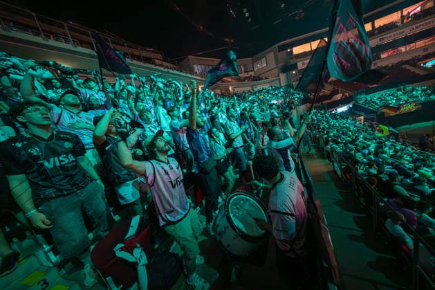 30.05.2026, xkkux, E-Sports, FORTNITE MAJOR 1 SUMMIT, Saison 2025 2026, PSD Bank Dome Düsseldorf: Das erste LAN-Turnier der FNCS-Saison. 50 Duos treten gegeneinander an, um den Preispool sowie die Qualifikation für die Global Championship 2026 zu gewinnen Die Duos verteilen sich wie folgt: 20 EU, 13 NAC, 3 NAW, 5 Brasilien, 3 Asien, 3 Ozeanien und 3 Naher Osten. Die fünf bestplatzierten Teams qualifizieren sich automatisch für die Global Championship 2026. Fans zuschauer Nordrhein-Westfahlen Deutschland