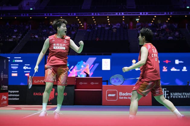 (260531) -- SINGAPORE, May 31, 2026 -- Liu Shengshu Tan Ning (R) celebrate scoring a point during the women s doubles final match between Jia Yifan Zhang Shuxian of China and Liu Shengshu Tan Ning of China at the Singapore Badminton Open 2026 in Singapore on May 31, 2026. (Photo by Xinhua) (SP)SINGAPORE-BADMINTON-SINGAPORE OPEN-WOMEN S DOUBLES-FINAL ThenxChihxWey 