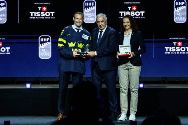 260531 Niklas Kronwall poses for a photo together with IIHF President Luc Tardif as he is being inducted to the IIHF Hall of Fame during the IIHF Hall of Fame Ceremony on May 31, 2026 in Zürich. Photo: Jesper Zerman BILDBYRAN kod JZ JZ0740 ishockey Ice hockey, Eishockey iihf hall of fame ceremony ceremoni bbeng Copyright: JESPERxZERMAN BB260531JZ001