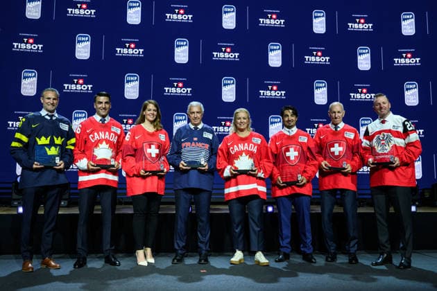 Sport Bilder des Tages 260531 Niklas Kronwall, Patrice Bergeron, Florence Schelling, Luc Tardif, Cassie Campbell-Pascall, Andres Ambühl, Ralph Krueger and Thomas Vanek pose for a photo after being inducted to the IIHF Hall of Fame during the IIHF Hall of Fame Ceremony on May 31, 2026 in Zürich. Photo: Jesper Zerman BILDBYRAN kod JZ JZ0740 ishockey Ice hockey, Eishockey iihf hall of fame ceremony ceremoni bbeng Copyright: JESPERxZERMAN BB260531JZ007