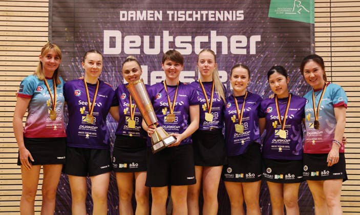 Sabina Surjan, Natalia Bajor, Sabina Surjan, Nina Mittelham mit Pokal, Josi Neumann, Mia Griesel, Yuka Kaneyoshi, Xian Xiaona, TTC Eastside Berlin jubelt und feiert die Deutsche Meisterschaft Deutscher Meister Tischtennis Finale Deutsche Meisterschaft Bundesliga Damen Saison 2025 2026 31.05.2026 ttc eastside Berlin vs TSV Dachau