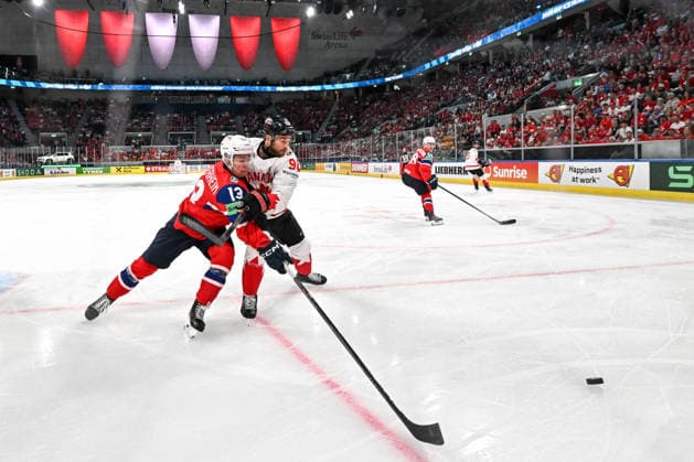 ZURICH, SWITZERLAND - MAY 31: Petter Vesterheim of Norway and Ryan O™Reilly of Canada in a battle for the puck during the 2026 IIHF Ice hockey, Eishockey World Championship, WM, Weltmeisterschaft Switzerland Bronze medal game between Canada and Norway at Swiss Life Arena on May 31, 2026 in Zurich, Zurich. Zurich Swiss Life Arena Zurich Switzerland Copyright: xJustPictures.ch AndreaxBrancax jp-en-EuSpIm-JP7_ANB_FinCze_31052026_8013