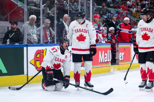 Sport Bilder des Tages 260531 Sidney Crosby of Canada in pain during the 2026 IIHF Ice hockey, Eishockey World Championship, WM, Weltmeisterschaft bronze medal game between Canada and Norway on May 31, 2026 in Zürich. Photo: Jesper Zerman BILDBYRAN kod JZ JZ0739 ishockey ice hockey ishockey-vm 2026 vm 2026 iihf world championship kanada canada norge norway bronsmatch bronze medal game bbeng Copyright: JESPERxZERMAN BB260531JZ045