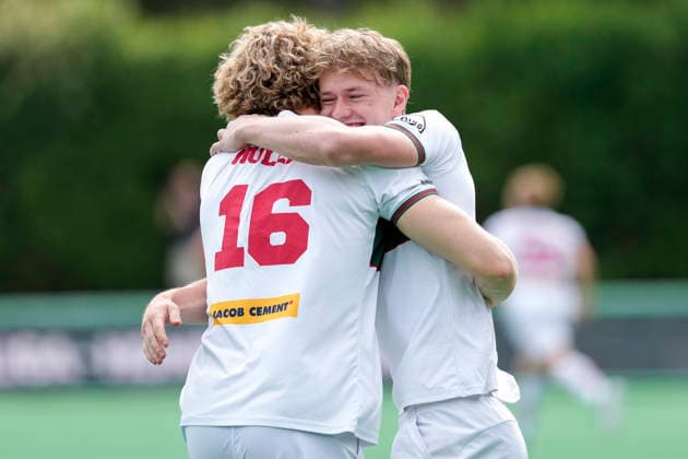 v.li.: Luca Müller (Polo, 16), Jimmy Schiefer (Polo, 15), Spieler vom Hamburger Polo Club, Jubel nach dem Schlusspfiff, Freude über den Sieg, Sieger, Gewinner, jubelt, jubeln, fröhlich, positiv, freut sich, freuen, optimistisch, Highlight, Action, Aktion, 31.05.2026, Bonn (Deutschland), Hockey, Deutsche Meisterschaft, Finale, Herren, Hamburger Polo Club - HTC Uhlenhorst Mülheim