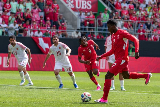 Fussball, Länderspiel: Schweiz vs. Jordanien, Sonntag, 31.05.2026 (kybunpark, St. Gallen); Breel Embolo (7, Schweiz) schiesst den Penalty zum 1:0 Tor und Torjubel Copyright: xValentinxDomgjonix