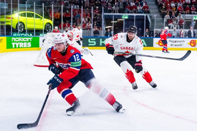 ZURICH, SWITZERLAND - MAY 31: Parker Wotherspoon (Canada, 29) trying to get the puck oah Steen (Norway, 12) during the Bronze Medal Game - Match 63 between Canada and Norway at the IIHF Ice hockey, Eishockey World Championship, WM, Weltmeisterschaft 2026, Swiss Life Arena on May 31, 2026 in Zurich, Switzerland. Zurich Switzerland Copyright: xTimoxSteinx