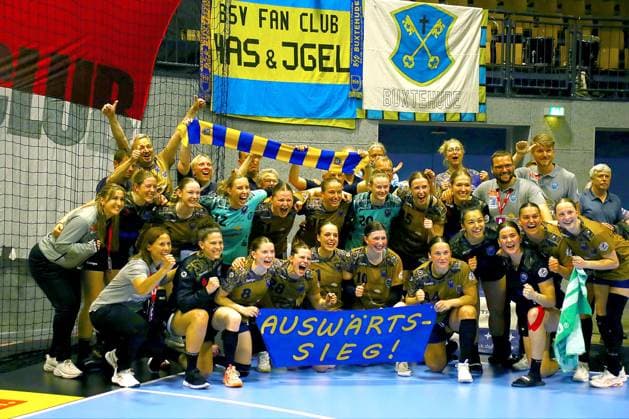 Nach Spielschluss: Jubel im Buxtehuder Team Handball Frauen 1.Bundesliga Play-off-Runde BSV Sachsen Zwickau - Buxtehuder SV 30:32 am 31.5.2026 in der Sparkassen-Arena Zwickau BSV Sachsen Zwickau - Buxtehuder SV