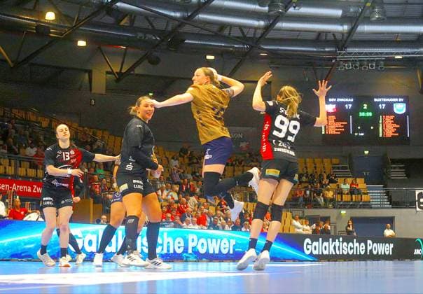 Torwurf von Isa Ternede (Buxtehude) Handball Frauen 1.Bundesliga Play-off-Runde BSV Sachsen Zwickau - Buxtehuder SV am 31.5.2026 in der Sparkassen-Arena Zwickau BSV Sachsen Zwickau - Buxtehuder SV