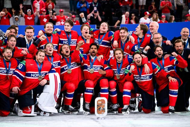 260531 Andreas Martinsen of Norway celebrate with teammates after the 2026 IIHF Ice hockey, Eishockey World Championship, WM, Weltmeisterschaft bronze medal game between Canada and Norway on May 31, 2026 in Zürich. Photo: Jesper Zerman BILDBYRAN kod JZ JZ0739 ishockey ice hockey ishockey-vm 2026 vm 2026 iihf world championship kanada canada norge norway bronsmatch bronze medal game bbeng jubel Copyright: JESPERxZERMAN BB260531JZ116