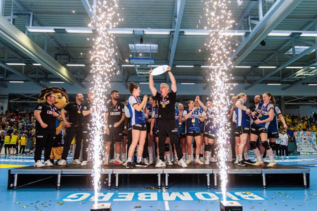 Die Mannschaft von HSG Blomberg-Lippe jubelt ueber den Gewinn der Deutschen Meisterschaft GER, HSG Blomberg-Lippe vs. Borussia Dortmund, Handball, 1. Bundesliga Frauen, Play-Offs, Finale, Spiel 3, 31.05.2026 GER, HSG Blomberg-Lippe vs. Borussia Dortmund, Handball, 1. Bundesliga Frauen, Play-Offs, Finale, Spiel 3, 31.05.2026 Blomberg Copyright: xEibner-Pressefoto JanxRollingerx EP_JSK