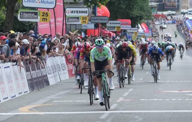 3eme Etape BOUCLE DE LA MAYENNE - 31 05 2026 Victory etape Olav Kooij during the of the Boucles de la Mayenne - CrÃ dit Mutuel, UCI ProSeries Cycling event, 3eme Etape Cosse le Vivien - Laval on 31 May 2026 in Laval, France: photos Laurent Lairys , LAVALFrance  Copyright: xLaurentxLairysx