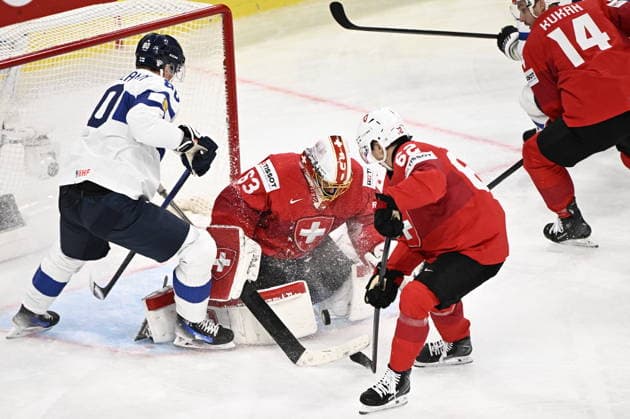 LKS 20260531 80 Saku Mäenalanen of Finland and 62Denis Malgin of Switzerland fights for the puck with goalkeeper 63 Leonardo Genoni of Switzerland during the 2026 IIHF Ice hockey, Eishockey World Championships final match between Switzerland and Finland in Zurich on May 31, 2026. - RONI REKOMAA Zürich Switzerland kdHw8F6x7hY  Copyright: xRonixRekomaax kdHw8F6x7hY