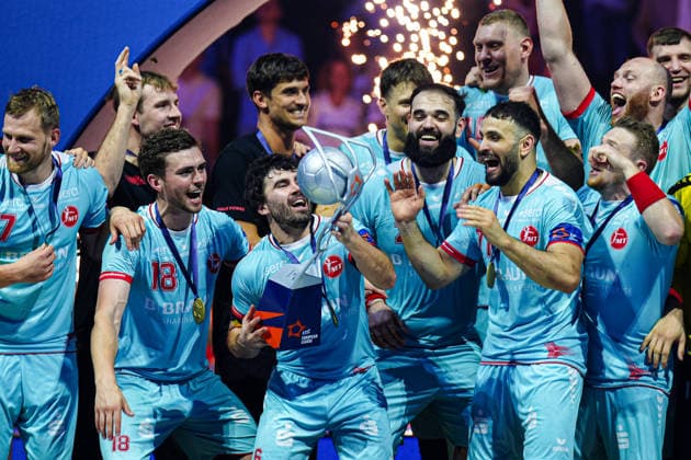 Erik Balenciaga (MT Melsungen, 06) mit EHF Pokal GER, THW Kiel vs. MT Melsungen, Handball, EHF European League, Finale, Saison 2025 2026, 31.05.2026 GER, THW Kiel vs. MT Melsungen, Handball, EHF European League, Finale, Saison 2025 2026, 31.05.2026 Hamburg Copyright: xEibner-Pressefoto MarcelxvonxFehrnx EP_MFN