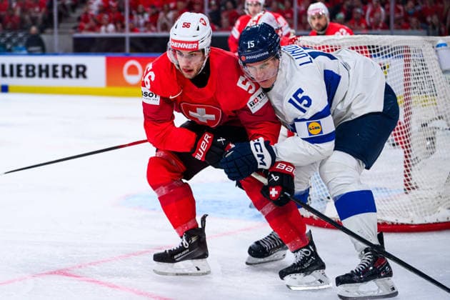 260531 Tim Berni of Switzerland and Anton Lundell of Finland during the 2026 IIHF Ice hockey, Eishockey World Championship, WM, Weltmeisterschaft final between Switzerland and Finland on May 31, 2026 in Zürich. Photo: Jesper Zerman BILDBYRAN kod JZ JZ0742 ishockey ice hockey ishockey-vm 2026 vm 2026 iihf world championship final switzerland schweiz finland bbeng Copyright: JESPERxZERMAN BB260531JZ154