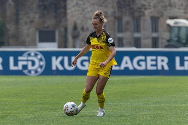 31.05.2026, Fussball, Frauen, Regionalliga West, Saison 2025 2026, Borussia Dortmund vs. Vorwaerts Spoho Koeln im Stadion Rote Erde in Dortmund (Deutschland) Rita Schumacher (Borussia Dortmund) am Ball Dortmund Stadion Rote Erde Nordrhein Westfalen Deutschland