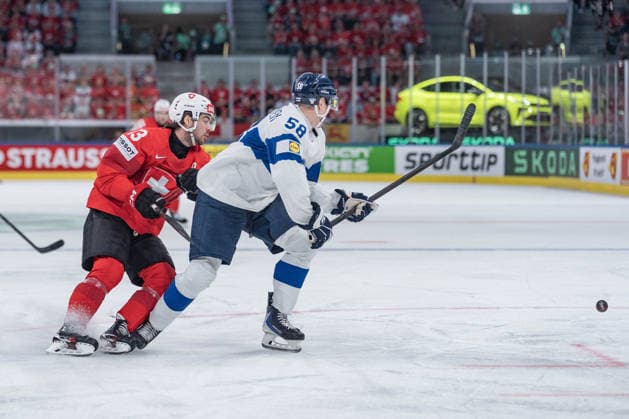 31 05 2026, Zurich, Swiss Life Arena, Ice hockey, Eishockey World Championships: Gold Medal Game: Switzerland - Finland, 58 Urho Vaakanainen (Finland), 13 Nico Hischier (Switzerland) Zurich Swiss Life Arena Zurich Switzerland Copyright: xJustPictures.ch StefanxEmchx jp-de-StEm-DSC0020420260531