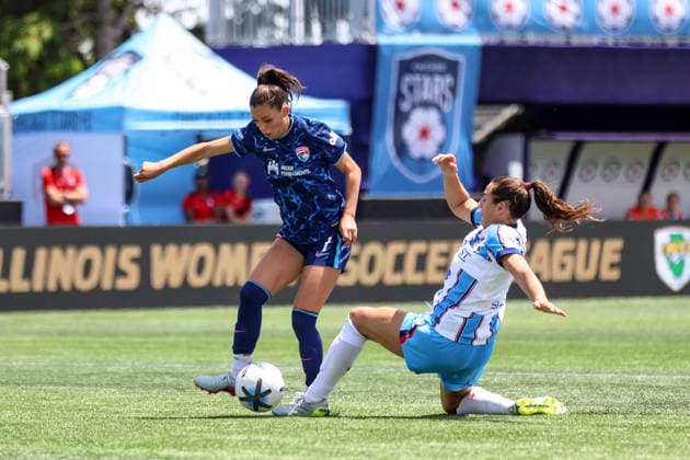 EVANSTON, USA - May 31: Sam Staab (3 Chicago Stars FC) tackles the ball during the game between the Chicago Stars FC and San Diego Wave FC at Northwestern Medicine Field at Martin Stadium on Sunday, May 31 in Evanston, USA Copyright: xShainaxBenhiyoun SPPx Sportspressphoto_SPR158079