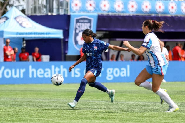 EVANSTON, USA - May 31: Trinity Byars (15 San Diego Wave FC) prepares to shoot the ball during the game between the Chicago Stars FC and San Diego Wave FC at Northwestern Medicine Field at Martin Stadium on Sunday, May 31 in Evanston, USA Copyright: xShainaxBenhiyoun SPPx Sportspressphoto_SPR158103