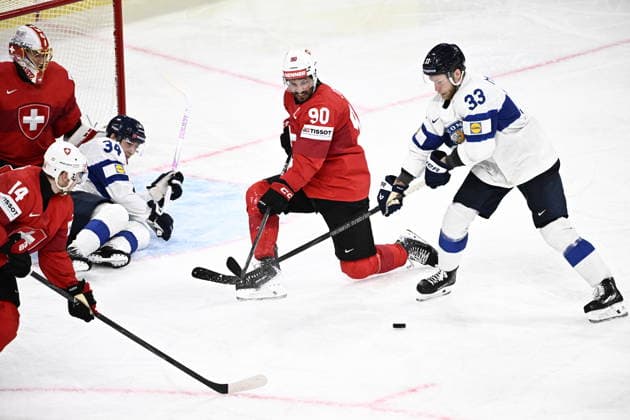 LKS 20260531 33 Nikolas Matinpalo and 34 Aatu Räty of Finland vies the puck with 90 Roman Josi and 14 Dean Kukan and goalkeeper 63 Leonardo Genoni of Switzerland during the 2026 IIHF Ice hockey, Eishockey World Championships final match between Switzerland and Finland in Zurich on May 31, 2026. - RONI REKOMAA Zürich Switzerland xrn5n0svWzE  Copyright: xRonixRekomaax xrn5n0svWzE