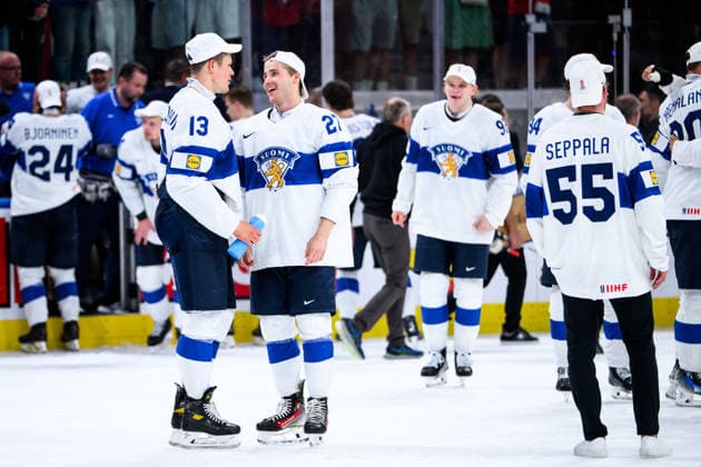 260531 Jesse Puljujärvi and Janne Kuokkanen of Finland celebrate after the 2026 IIHF Ice hockey, Eishockey World Championship, WM, Weltmeisterschaft final between Switzerland and Finland on May 31, 2026 in Zürich. Photo: Jesper Zerman BILDBYRAN kod JZ JZ0742 ishockey ice hockey ishockey-vm 2026 vm 2026 iihf world championship final switzerland schweiz finland bbeng jubel Copyright: JESPERxZERMAN BB260531JZ205
