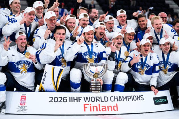 260531 Players of Finland celebrate with the trophy after the 2026 IIHF Ice hockey, Eishockey World Championship, WM, Weltmeisterschaft final between Switzerland and Finland on May 31, 2026 in Zürich. Photo: Jesper Zerman BILDBYRAN kod JZ JZ0742 ishockey ice hockey ishockey-vm 2026 vm 2026 iihf world championship final switzerland schweiz finland bbeng jubel Copyright: JESPERxZERMAN BB260531JZ230