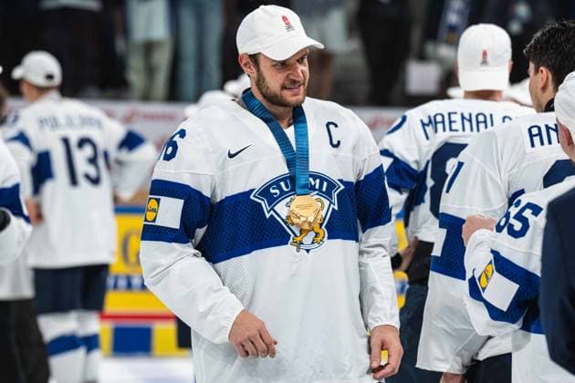 ZURICH, ZURICH - MAY 31: Aleksander Barkov of Finland poses with his gold medal following victory in the Gold Medal Game between Switzerland and Finland of the 2026 IIHF World Championship, WM, Weltmeisterschaft at Swiss Life Arena on May 31, 2026 in Zurich, Zurich, Switzerland. Copyright: xLivioxBaeriswylx xSPPx Sportspressphoto_SPR158441