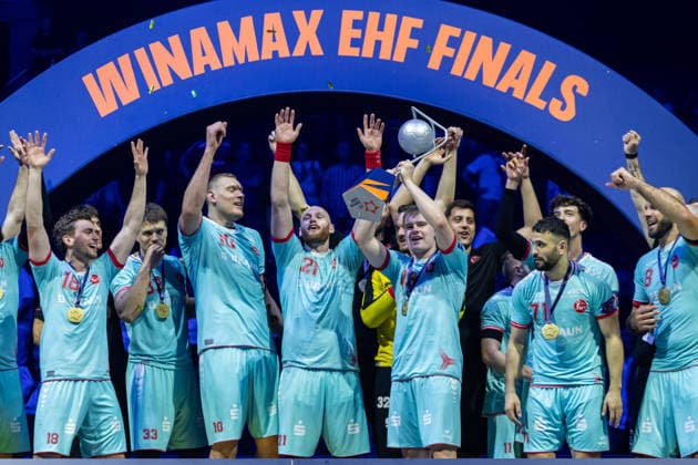 . The Players of MT Melsungen celebrate at the award ceronomy during the handball final of the Winamax EHF Finals 2026 between THW Kiel and MT Melsungen at Barclays Arena on May 31, 2026 in Hamburg, Germany. -