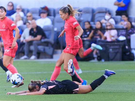May 31, 2026, Los Angeles, California, USA: Ashley Sanchez 2 of North Carolina Courage commits a foul against Gisele Thompson 20 of Angel City FC during their regular season NWSL game on Sunday May 31, 2026 at the BMO Stadium in Los Angeles, California. ACFC lose to NC Courage, 1-2. ARIANA RUIZ PI ACFC Lose To NC Courage, 1-2  - ZUMAp124 20260531_zaa_p124_068 Copyright: xArianaxRuizx